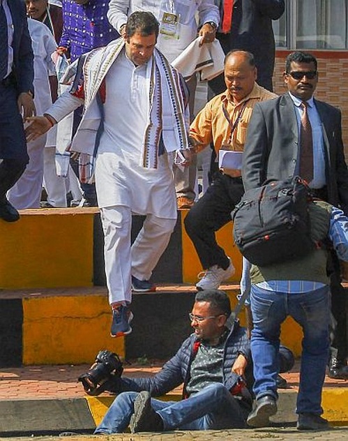 Rahul Gandhi, photographer, airport, Twitter