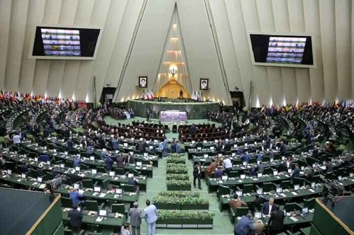 Iran lawmakers chant, death to America, Parliament, tensions rise