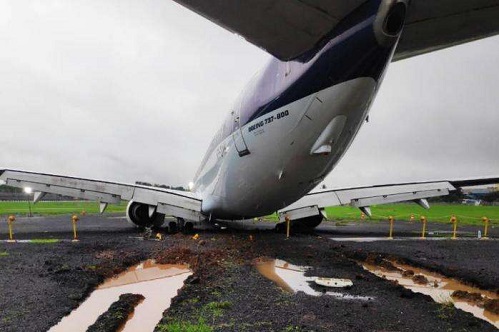 Mumbai airport, main runway shut
