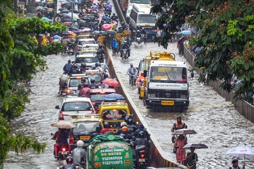 Mumbai, heaviest rain, 16 dead, holiday today