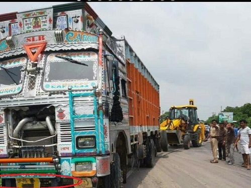 Unnao truck, blackened number plate, loan agent