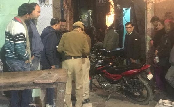 Woman killed, neighbour stabs Delhi family, locals film horror