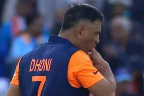 MS Dhoni's blood-spitting pictures, viral, fans applaud, dedication