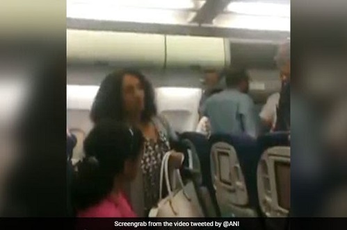 passengers, de-board flight, Delhi, due to snag