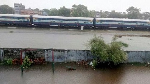 Passengers stuck on train, Mumbai, rain, choppers to rescue