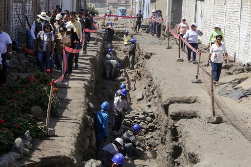 Archaeologists, sacrificed children, Peru