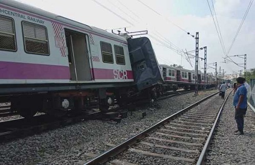 Trains, collide, head-on, Hyderabad, Kacheguda Railway Station