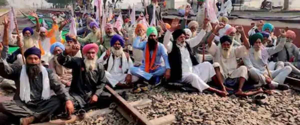 farmers, protesting, rail, trains, blockade