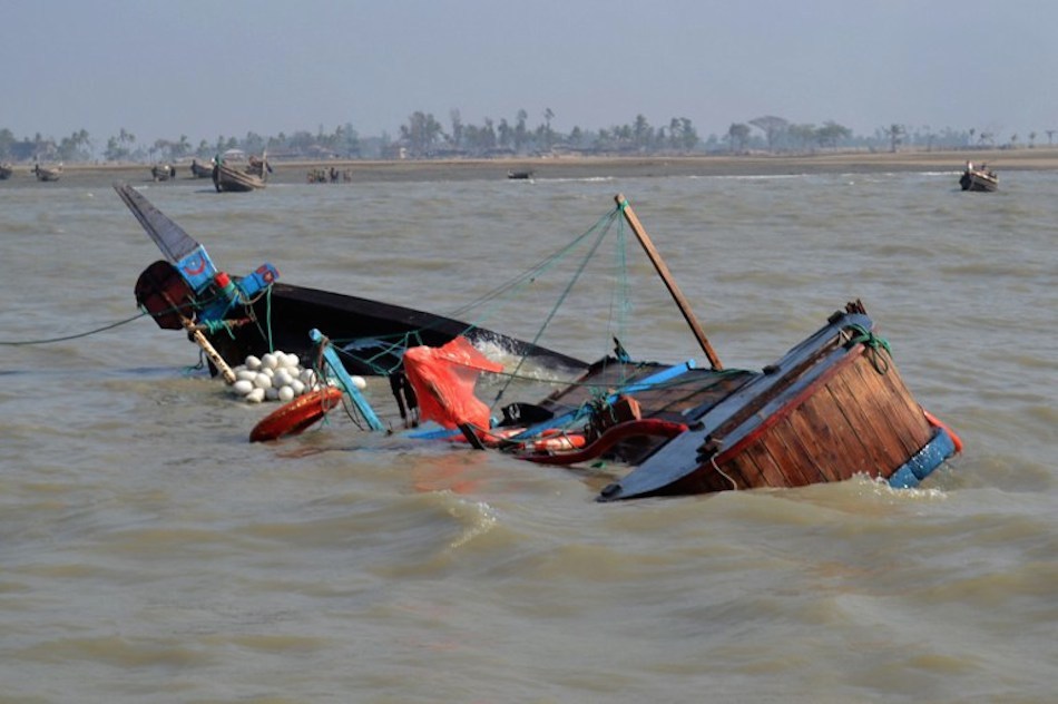 persons, children, boat capsized, Tillar Dam